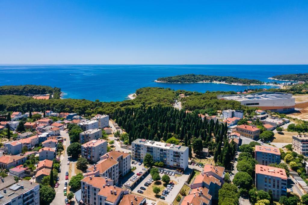 N&G New Apartment Stoja Beach Пула Екстериор снимка