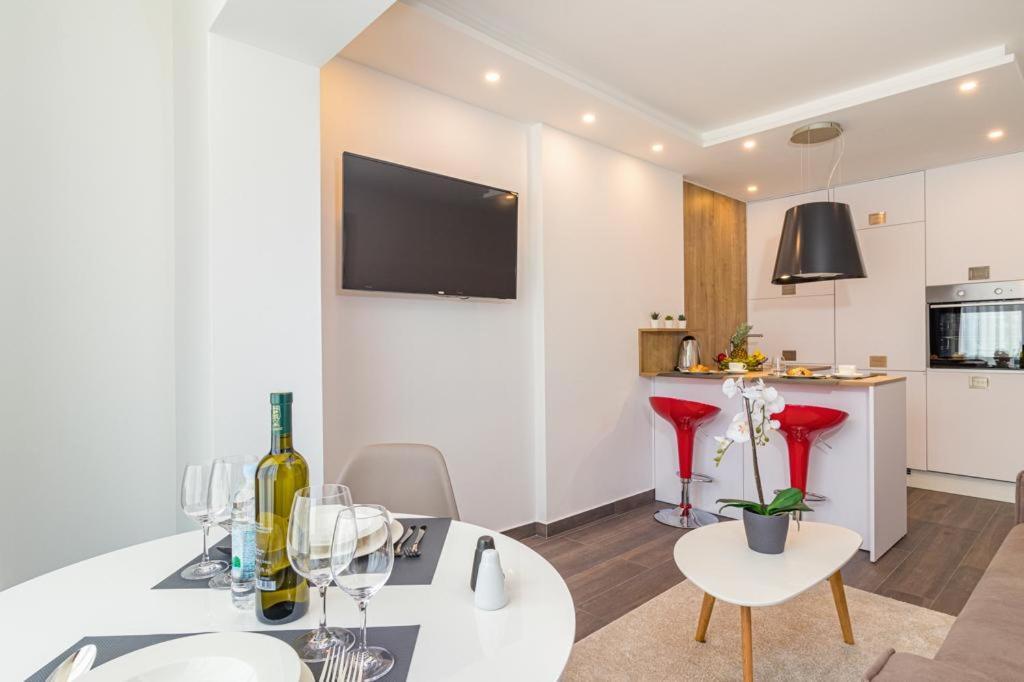 N&G New Apartment Stoja Beach Пула Екстериор снимка